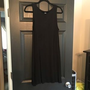 sleeveless black jersey dress
